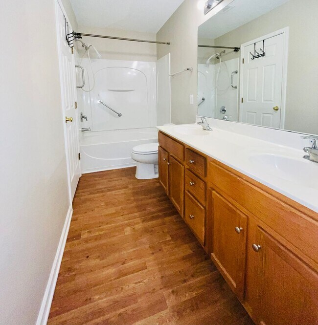 Building Photo - Spacious 3 Bedroom Townhome in Bridford Downs