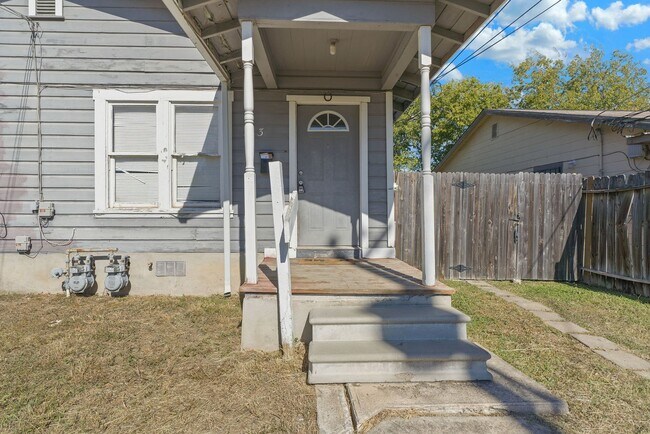 Building Photo - 313 La Manda Blvd