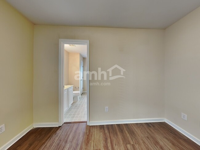 Building Photo - 83 Sioux Ln