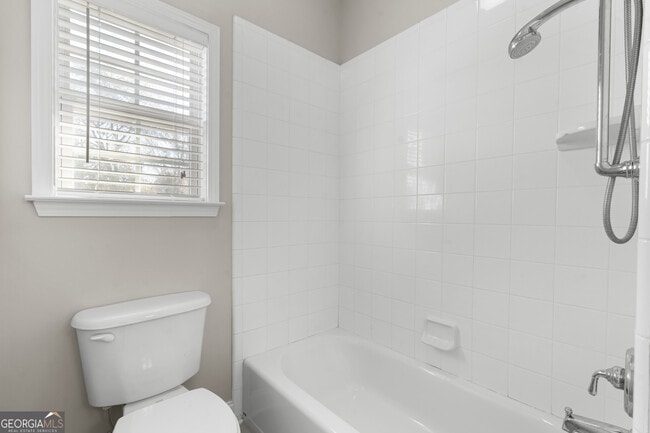 Building Photo - 1811 Old Carriage Trail