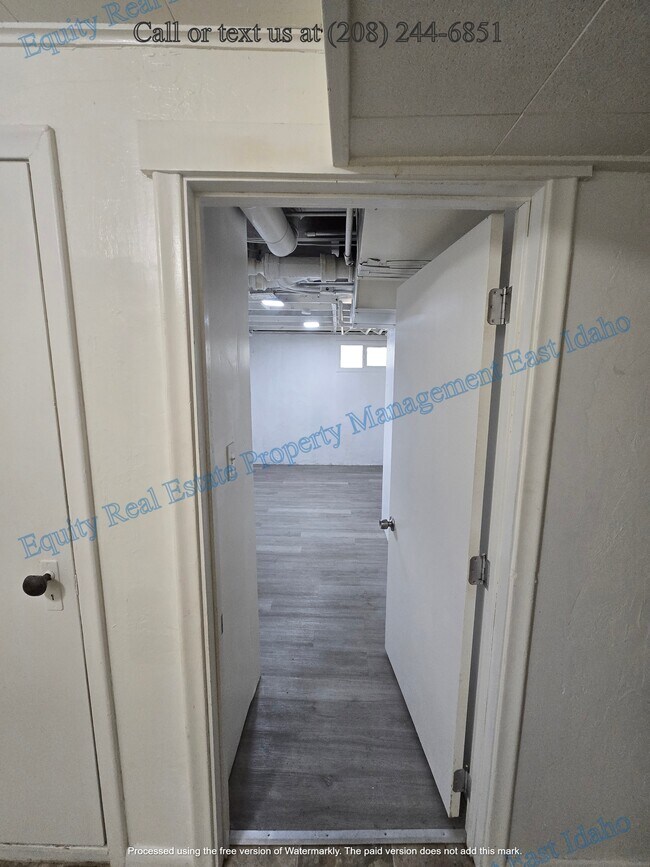 Building Photo - 555 N 13th Ave