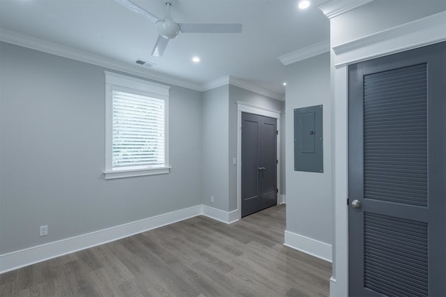 Building Photo - 4 Sanctuary Ct