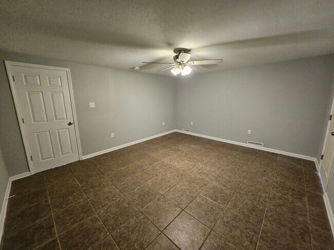 Building Photo - 403 S Texas St