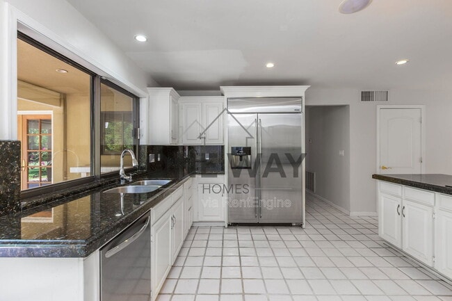 Building Photo - 49 Biltmore Estates Dr