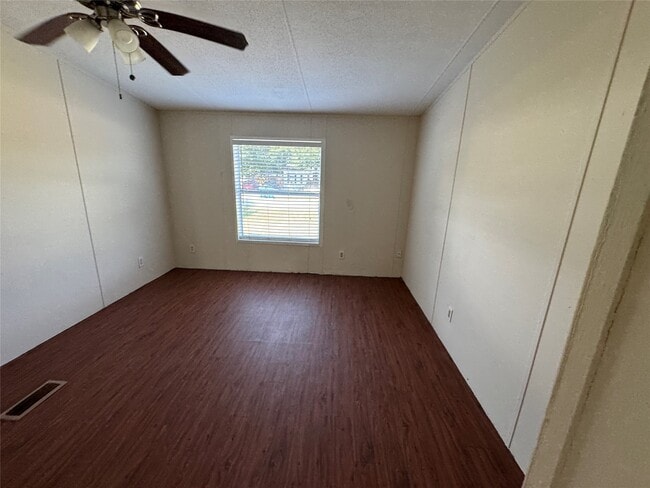 Building Photo - 146 Carmen Blvd