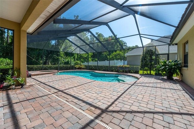 Building Photo - 6658 Cres Woods Cir