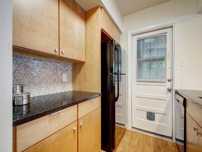 Building Photo - 8516 Hathaway Dr