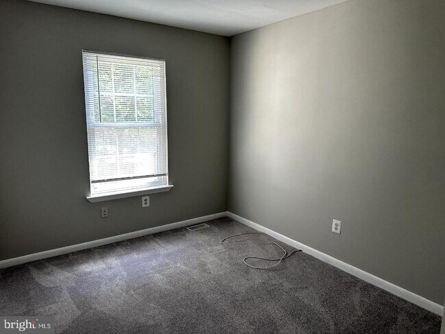 Building Photo - 8121 Fenwick Ct
