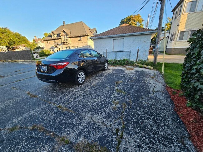 Building Photo - 936 Main St