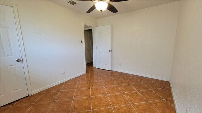 Building Photo - 12407 Russ Dr