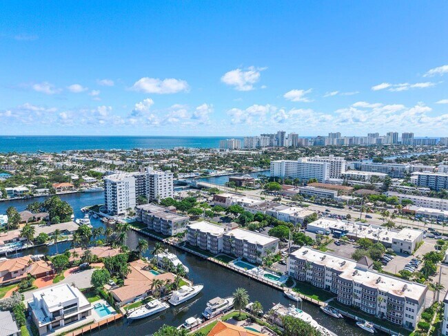 Building Photo - 3111 NE 51st St