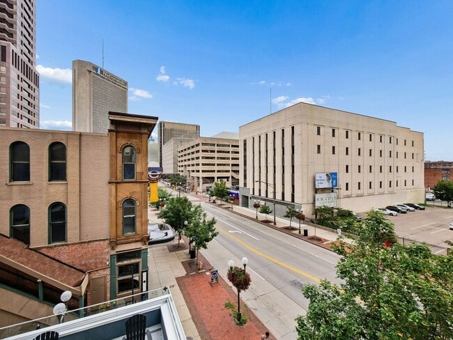 Building Photo - 145 N High St