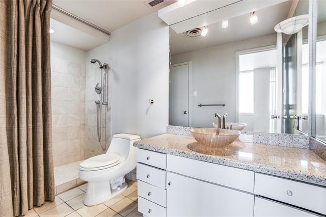 Building Photo - 6211 W Northwest Hwy