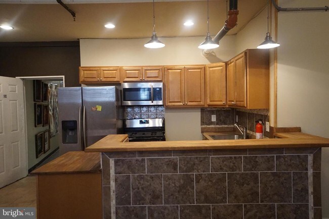 Building Photo - 2152 E Dauphin St