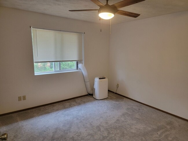 Building Photo - 4-Bedroom 2 Full Bath Home In The Valley -...
