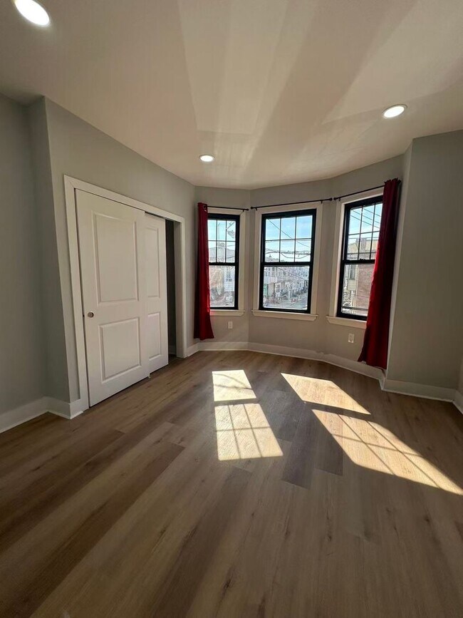 Building Photo - 3b1b house available in South Philly