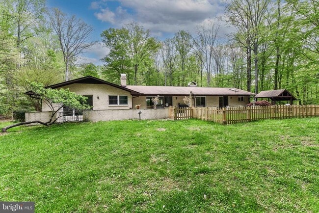 Building Photo - 7833 Willowbrook Rd