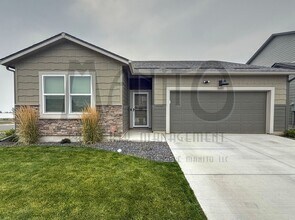 Building Photo - Beautiful Cheney Home