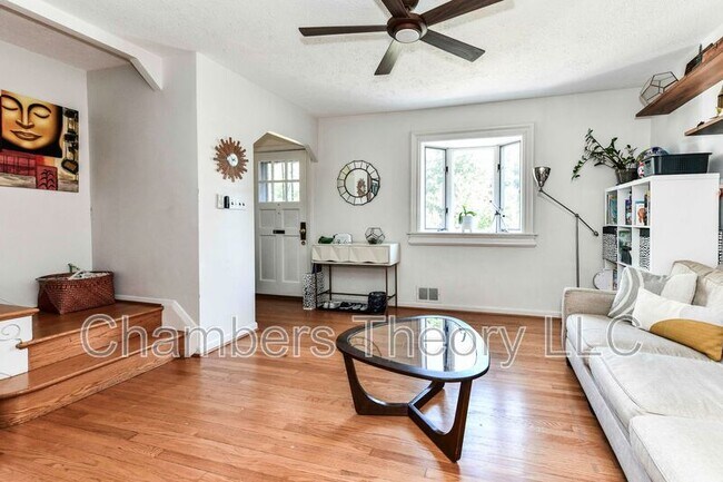 Building Photo - 509 E Luray Ave