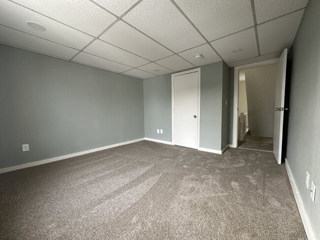 Building Photo - Recently Updated 3BR Townhouse | 2 Parking Spots | Prime Dover Location | $2,300/mo