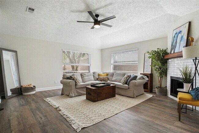 Building Photo - 9318 Beringwood Dr