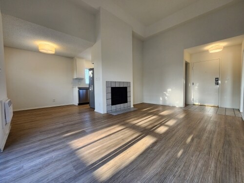 Interior Photo - 3750 Kelton Ave