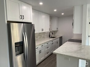 Building Photo - Completely Remodeled 2 Bed 2 Bath in Linda...