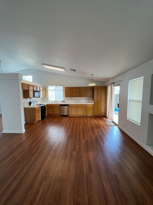 Building Photo - 5911 Golden Sunset Ct