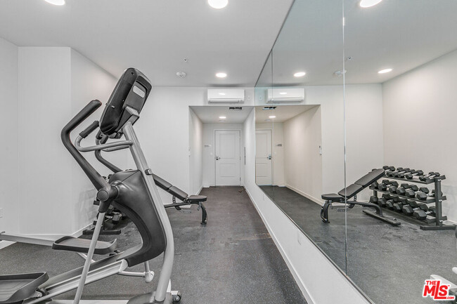 Building Photo - 10824 Blix St