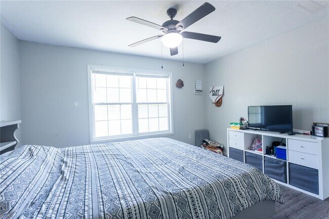 Building Photo - 1159 SW Valencia Heights Ave