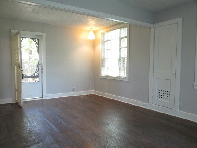 Building Photo - Keith-916