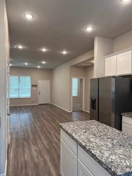 Building Photo - 20130 Parkway Ln