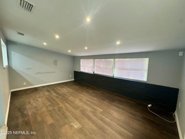 Building Photo - 2366 Betsy Dr