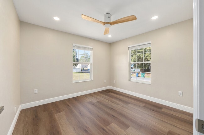 Building Photo - 6523 NW 109th Pl