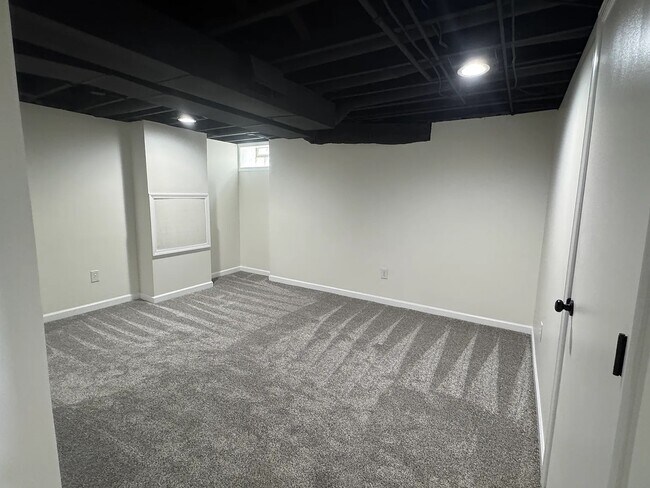 Building Photo - 95 Deland Ave