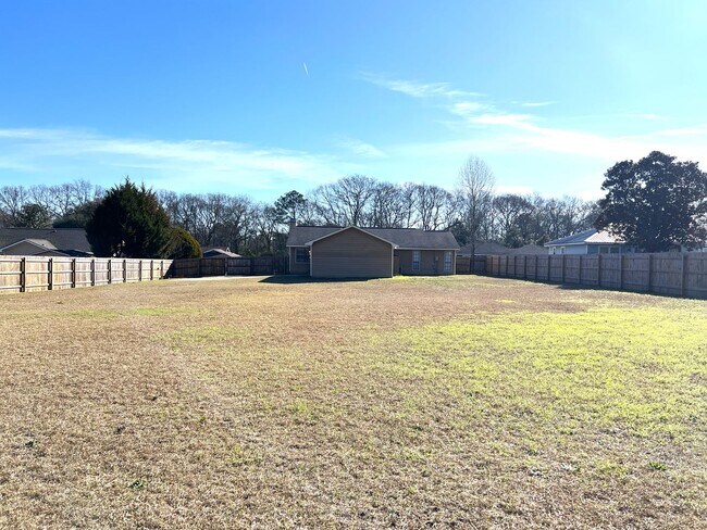 Building Photo - Great Home in Dove Cove Subdivision