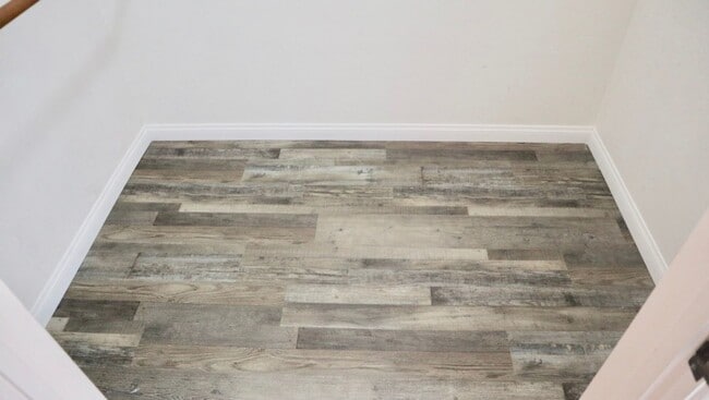 Building Photo - Available August 2026- 5 Bedroom with a POOL - on MARY LANE