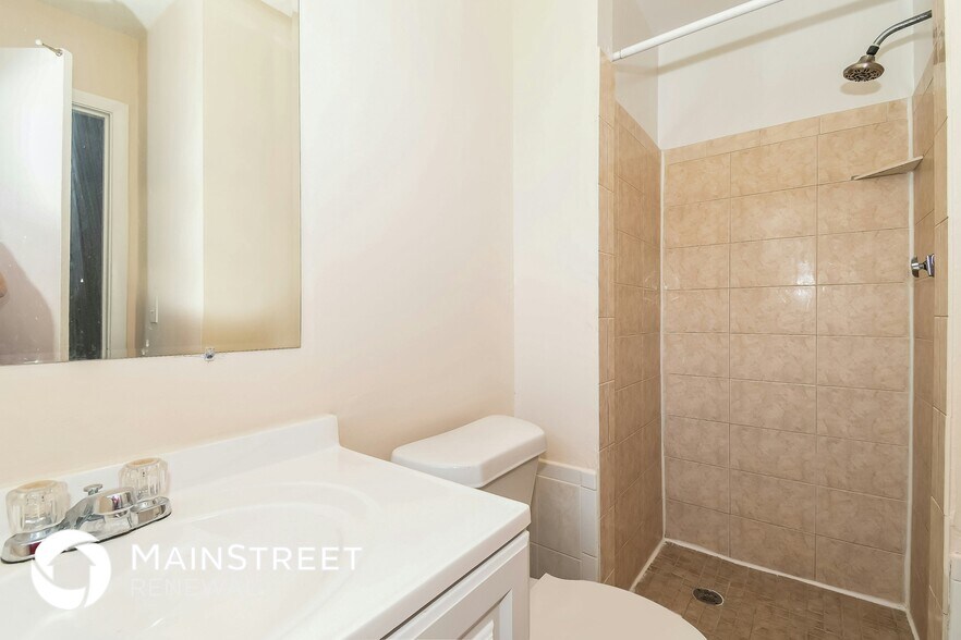 Building Photo - 1044 Legay Ave