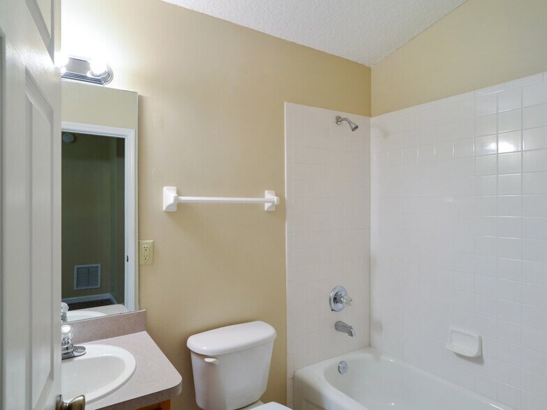 Building Photo - 3029 Hickory Glen Dr