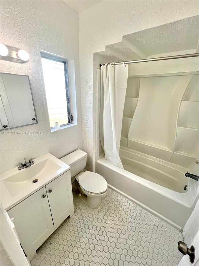 Building Photo - 632 NE 85th St