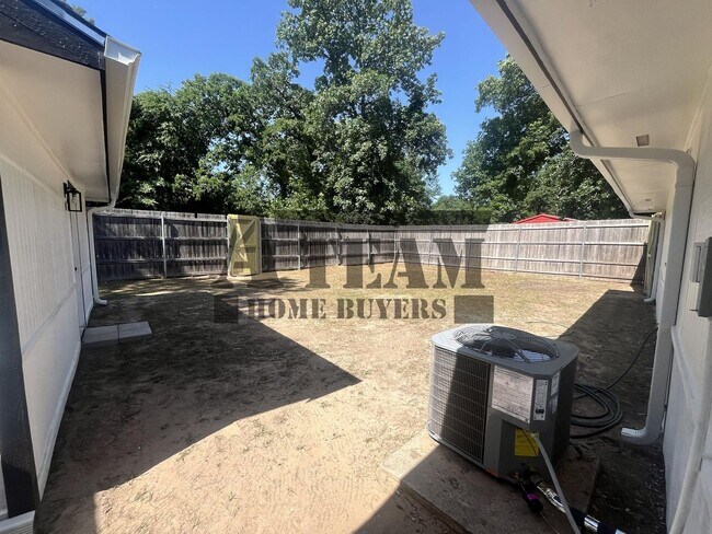 Building Photo - Remodeled 3 Bedroom 2 Bathroom