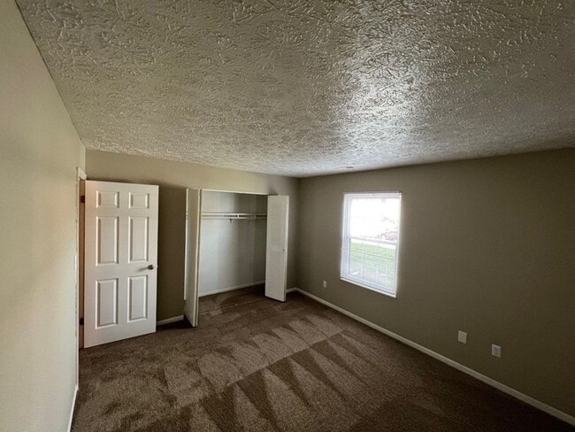 Building Photo - Single story two bedroom, two bathroom apartment!