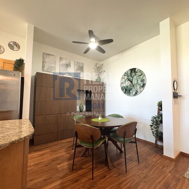 Building Photo - Fully Furnished Pioneer Park Condo!