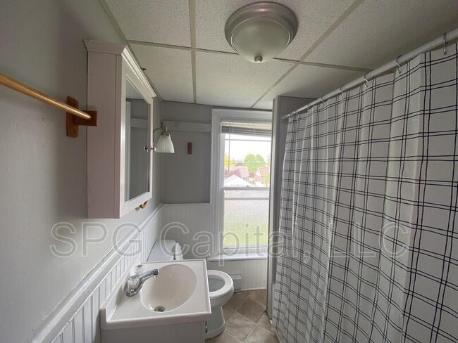 Building Photo - 422 Locust St