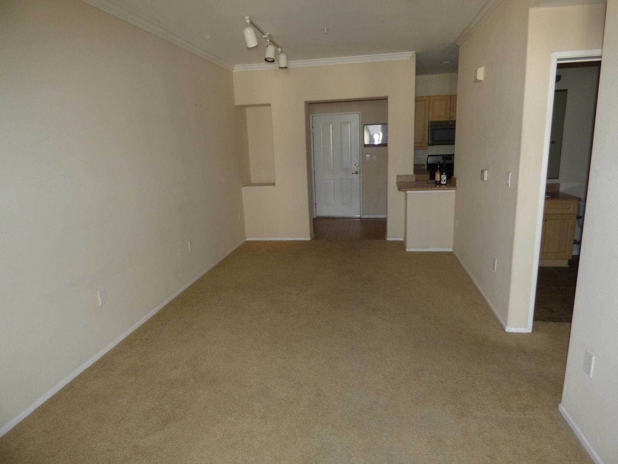 Building Photo - 2429 WATERMARKE Pl