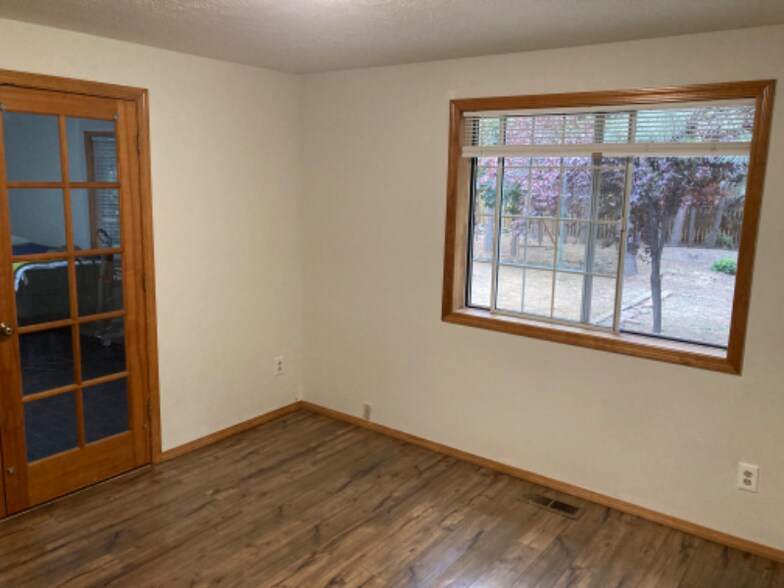 Building Photo - 60637 Devon Cir