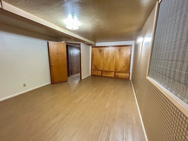 Building Photo - 1550 Corina Dr SE