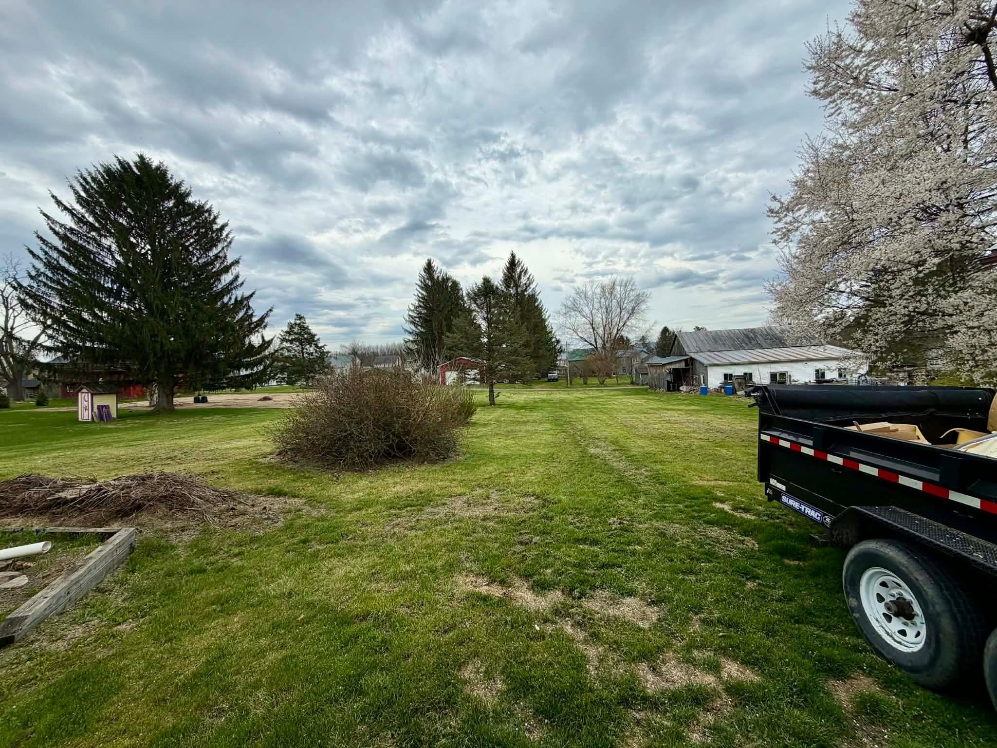 Building Photo - 327 W Plum St