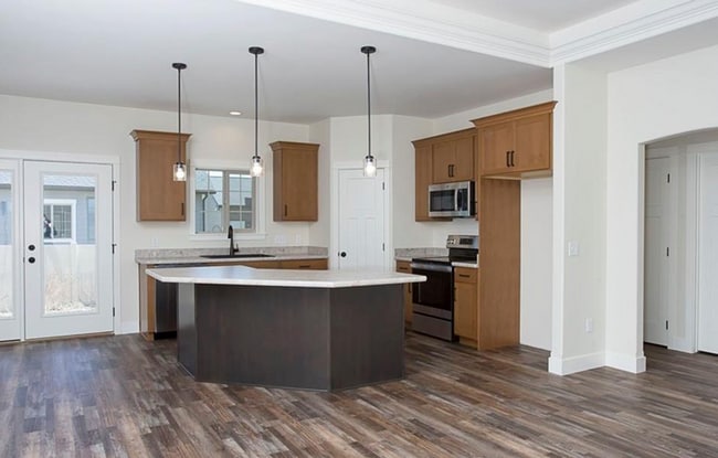 Building Photo - 3 Bedroom 2 Bath home on the west end!