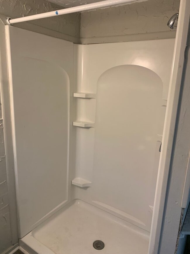 Building Photo - 1608 Fountain Ave